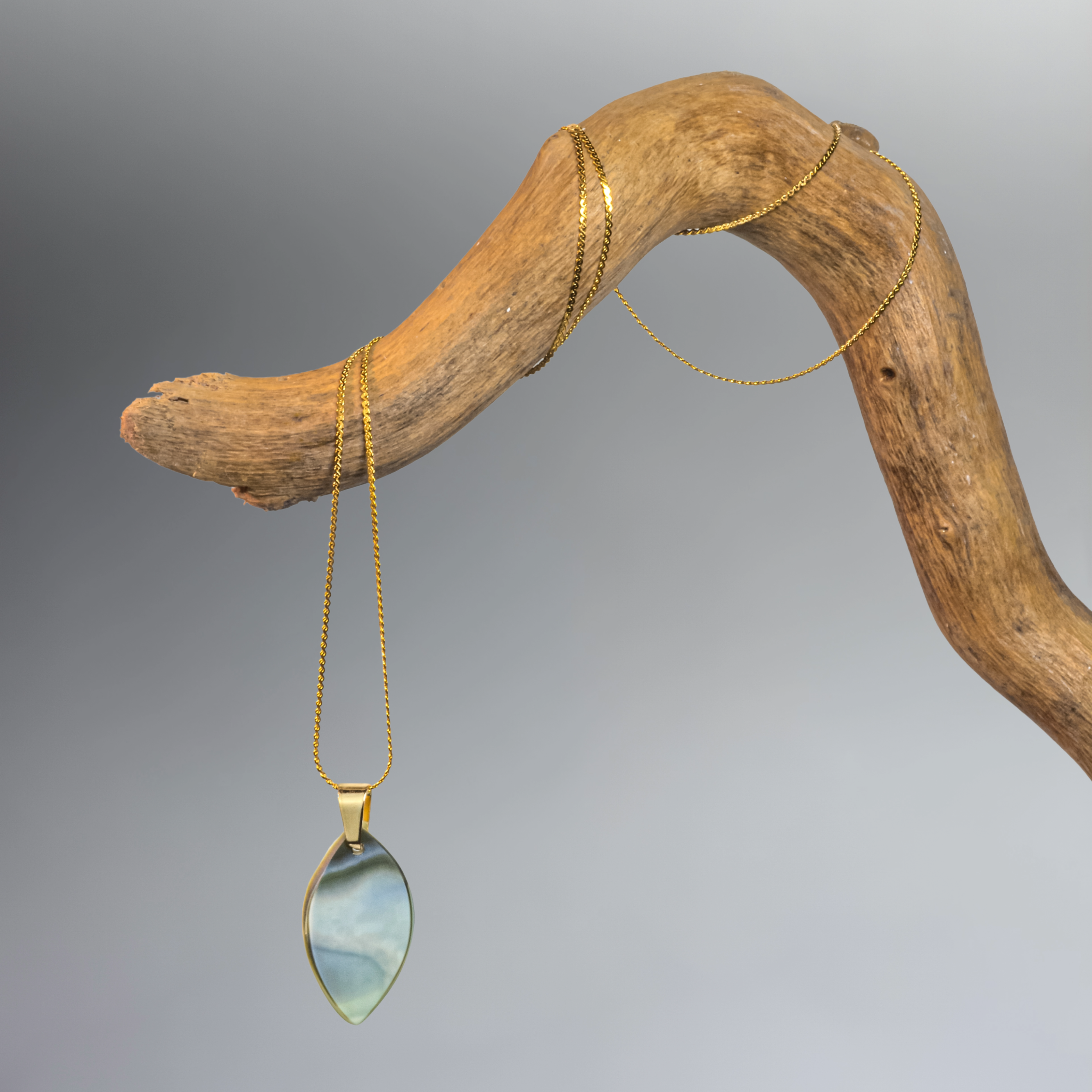 Kétarcú selyemlevél nyaklánc