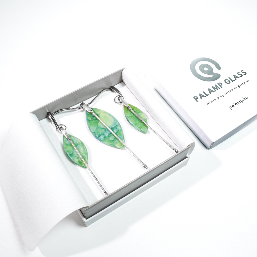 Zöldelő erdők peremén ékszerszett