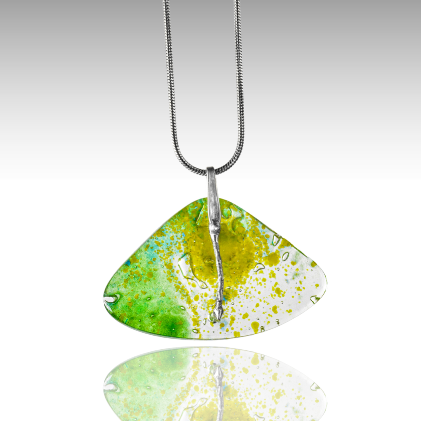 Tövis nélkül nincs... nyaklánc