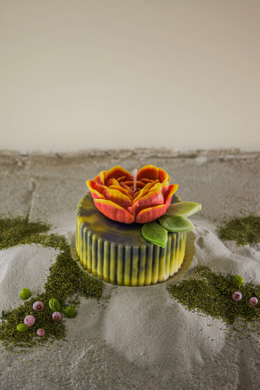 Virágos tortácska gyertya - vibráló narancssárga